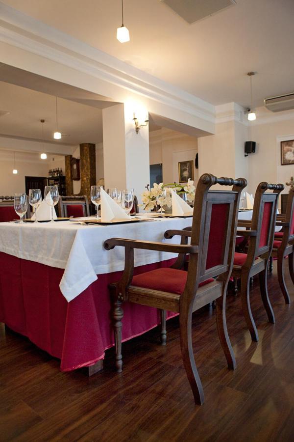 Wzgorze Toskanii Conferences & Restaurant เชสมีโรโว ภายนอก รูปภาพ