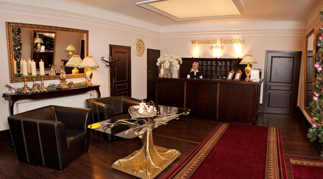 Wzgorze Toskanii Conferences & Restaurant เชสมีโรโว ภายนอก รูปภาพ