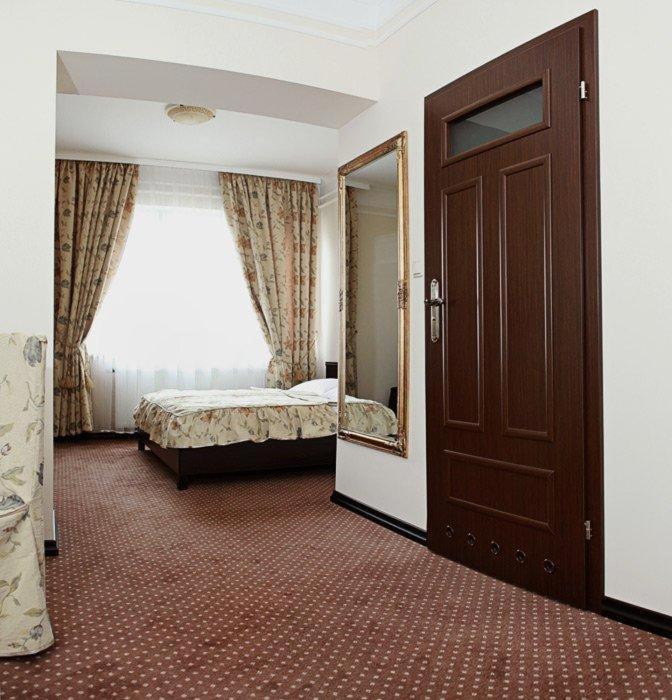 Wzgorze Toskanii Conferences & Restaurant เชสมีโรโว ห้อง รูปภาพ