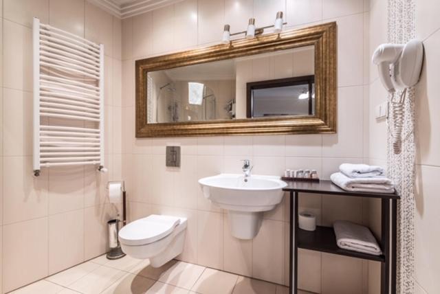 Wzgorze Toskanii Conferences & Restaurant เชสมีโรโว ภายนอก รูปภาพ