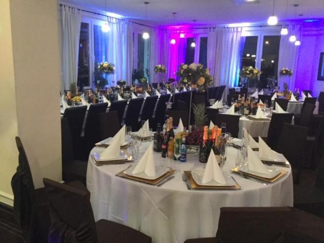 Wzgorze Toskanii Conferences & Restaurant เชสมีโรโว ภายนอก รูปภาพ