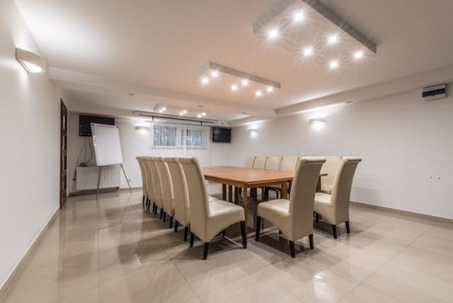 Wzgorze Toskanii Conferences & Restaurant เชสมีโรโว ภายนอก รูปภาพ