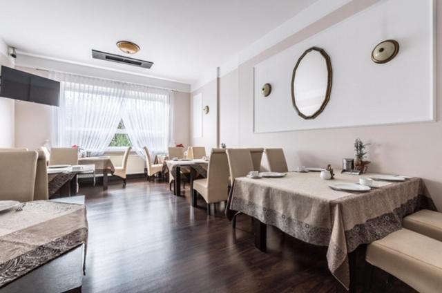 Wzgorze Toskanii Conferences & Restaurant เชสมีโรโว ภายนอก รูปภาพ