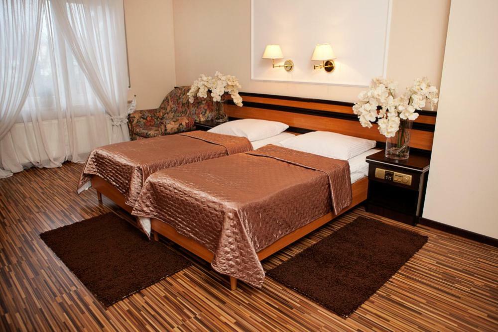 Wzgorze Toskanii Conferences & Restaurant เชสมีโรโว ภายนอก รูปภาพ